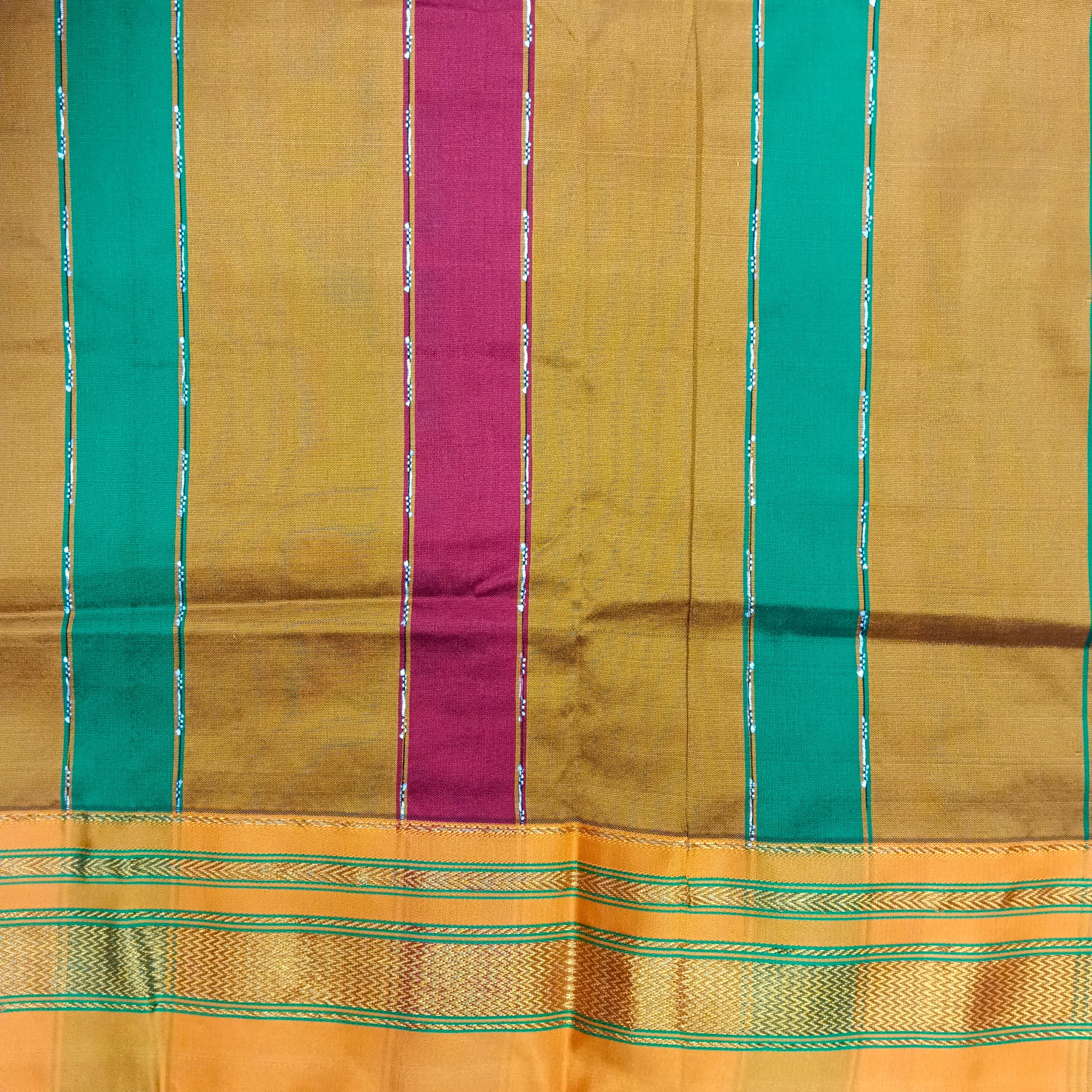 Ikkal sarees madisar 10yardz