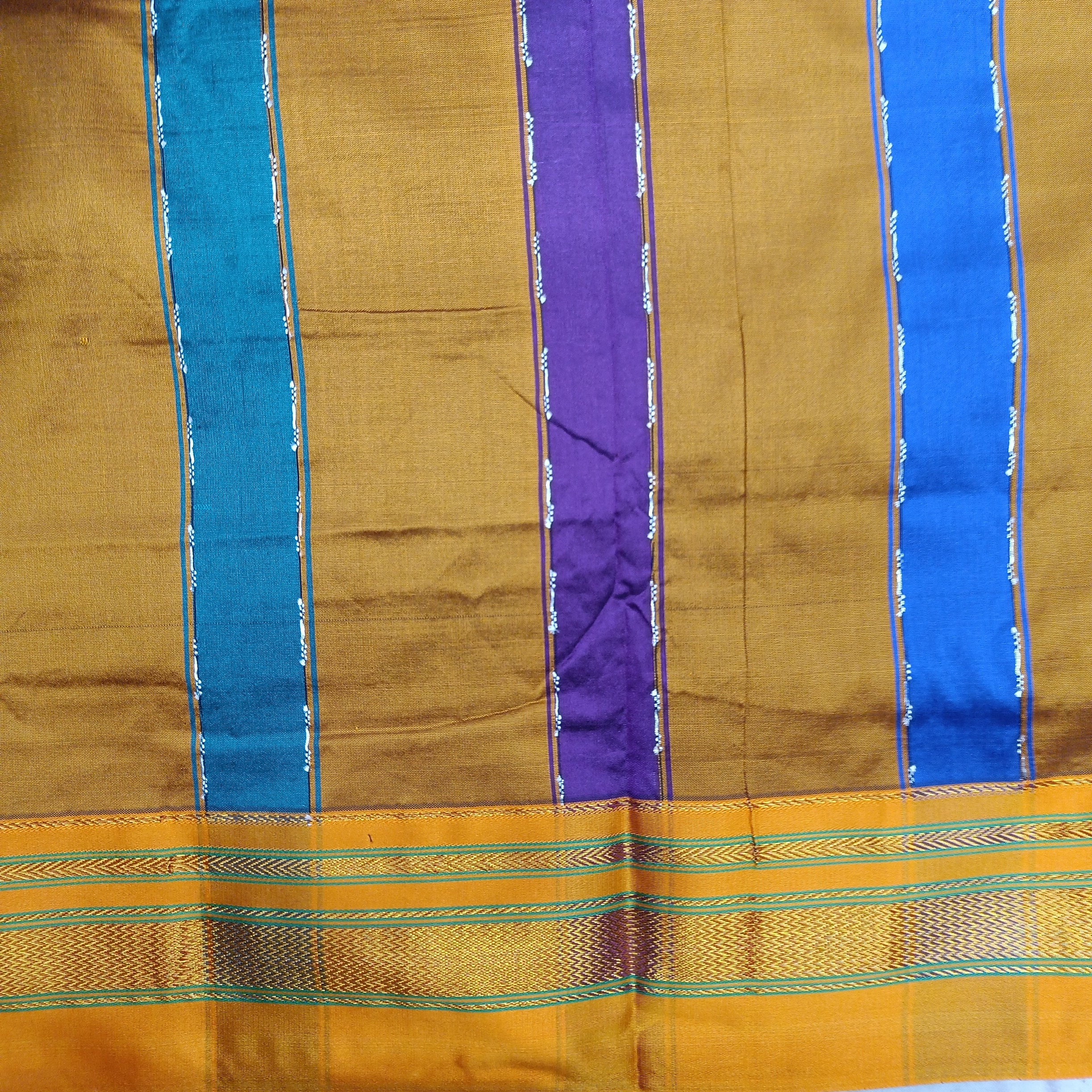 Ikkal sarees madisar 10yardz