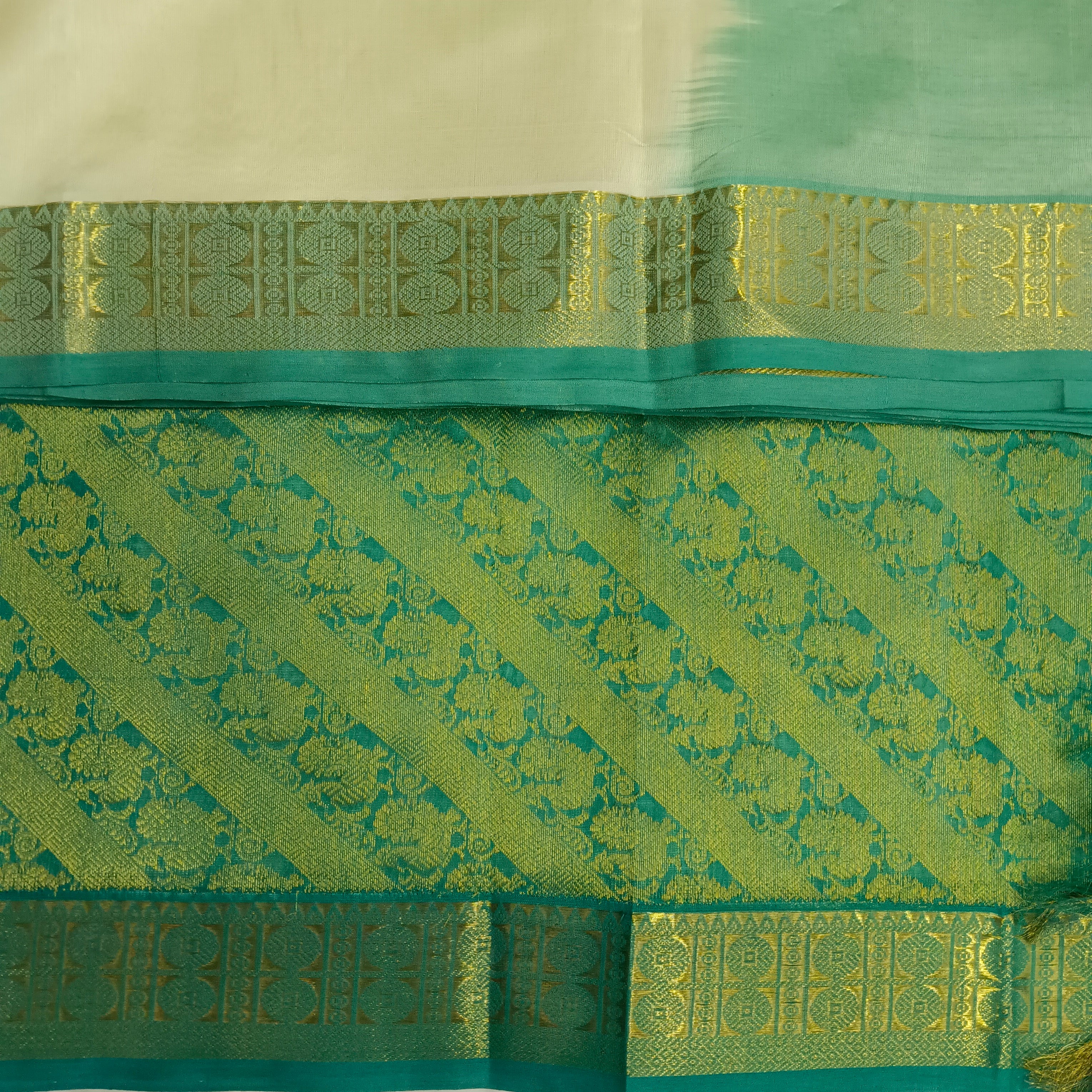 Pure silk cotton- Reverse Pallu- Semi Korvai