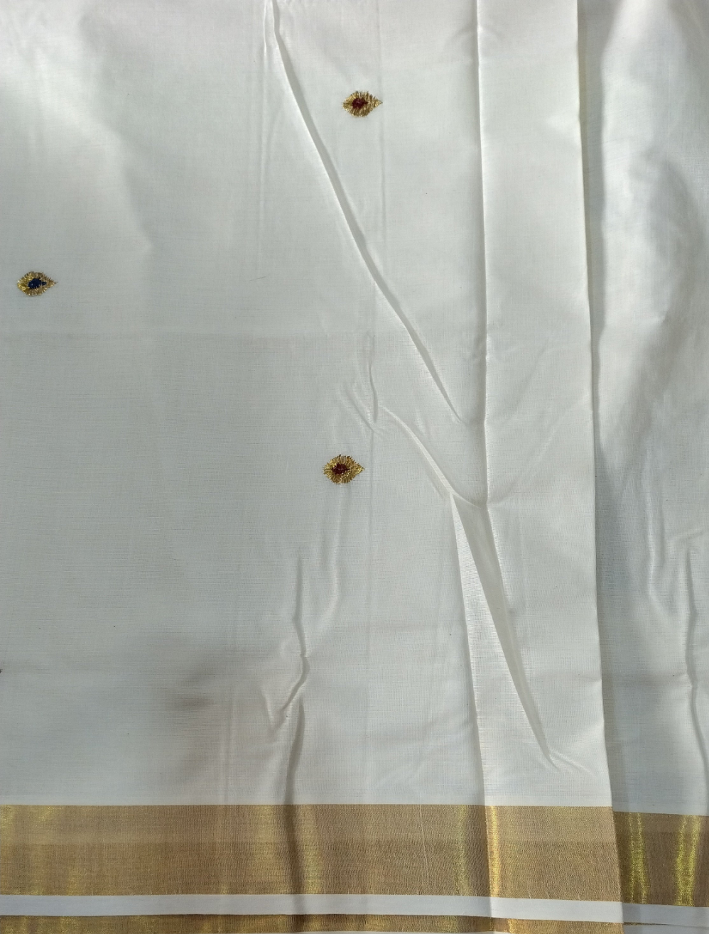 Kerala kasavu saree