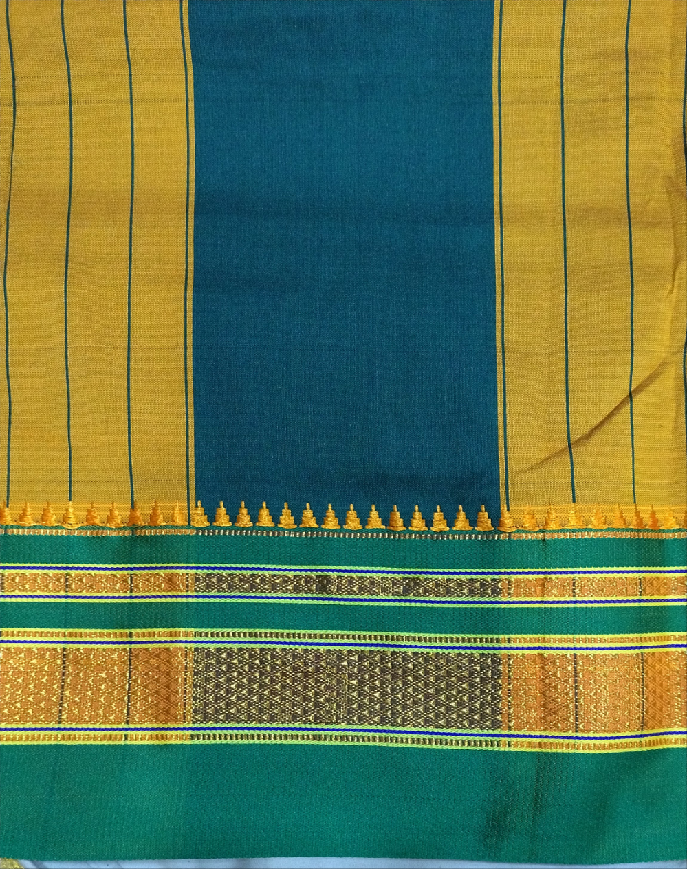 Ikkal sarees madisar 10yardz