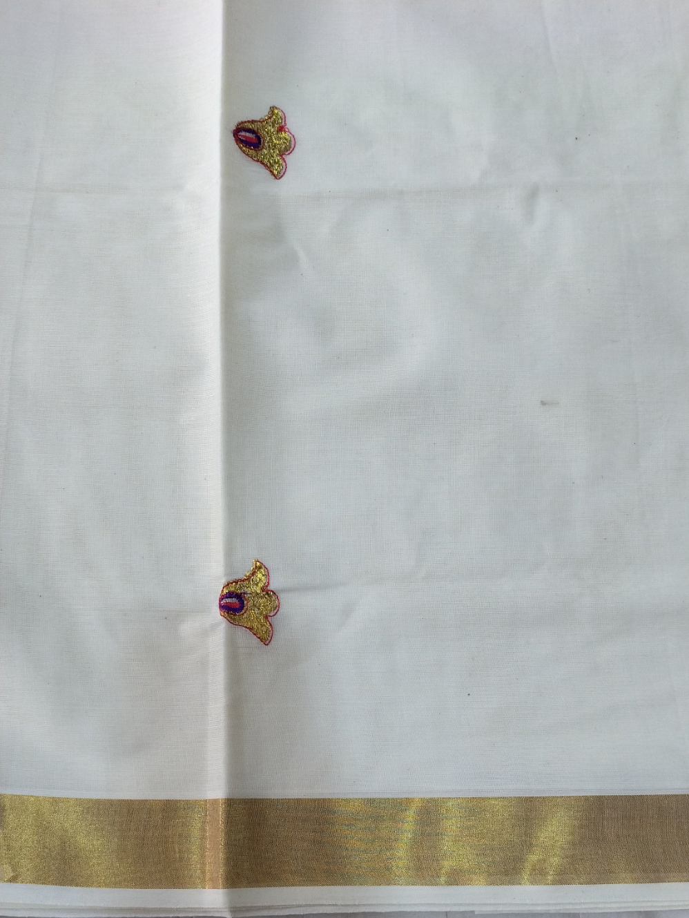 Kerala kasavu saree