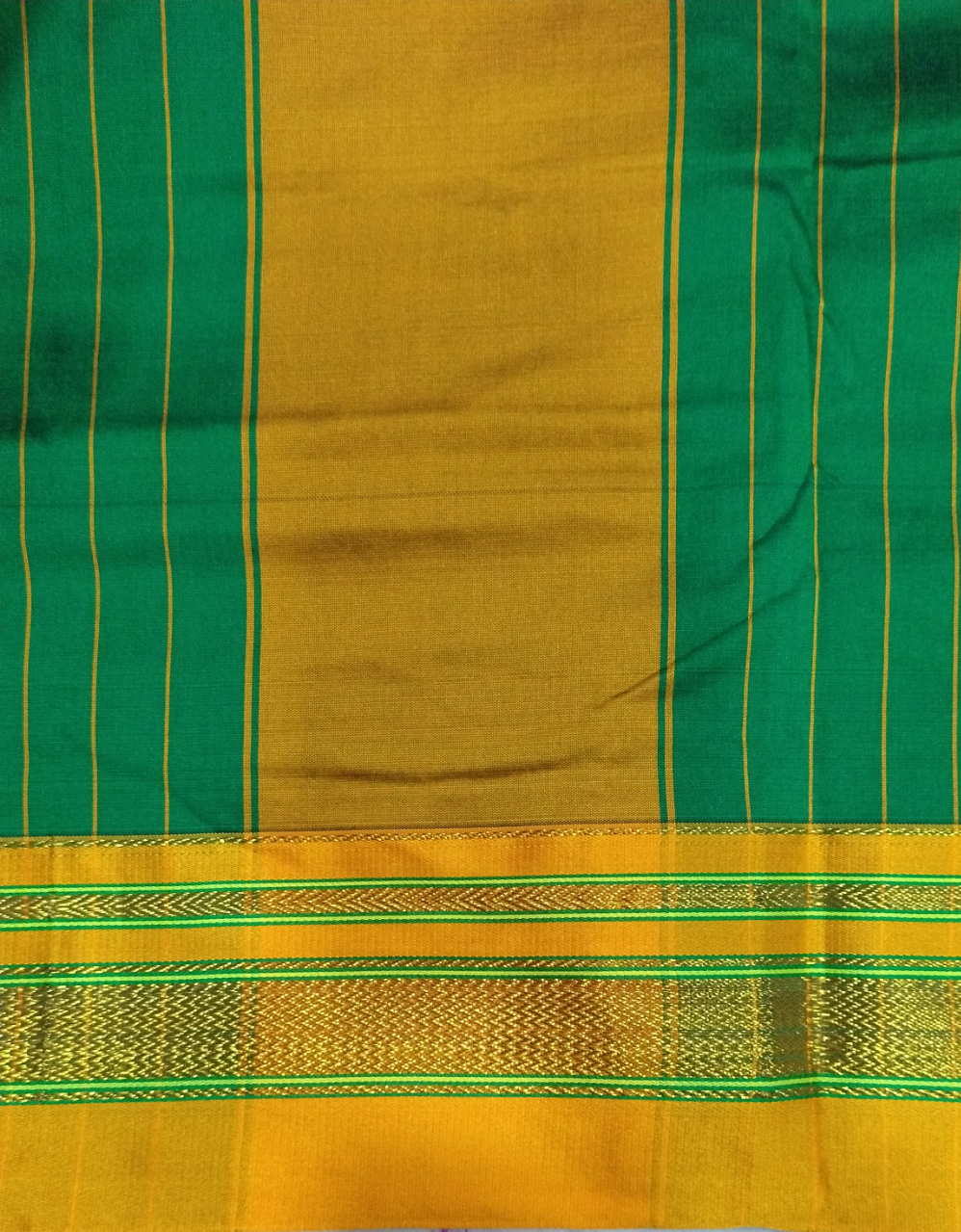 Ikkal sarees madisar 10yardz
