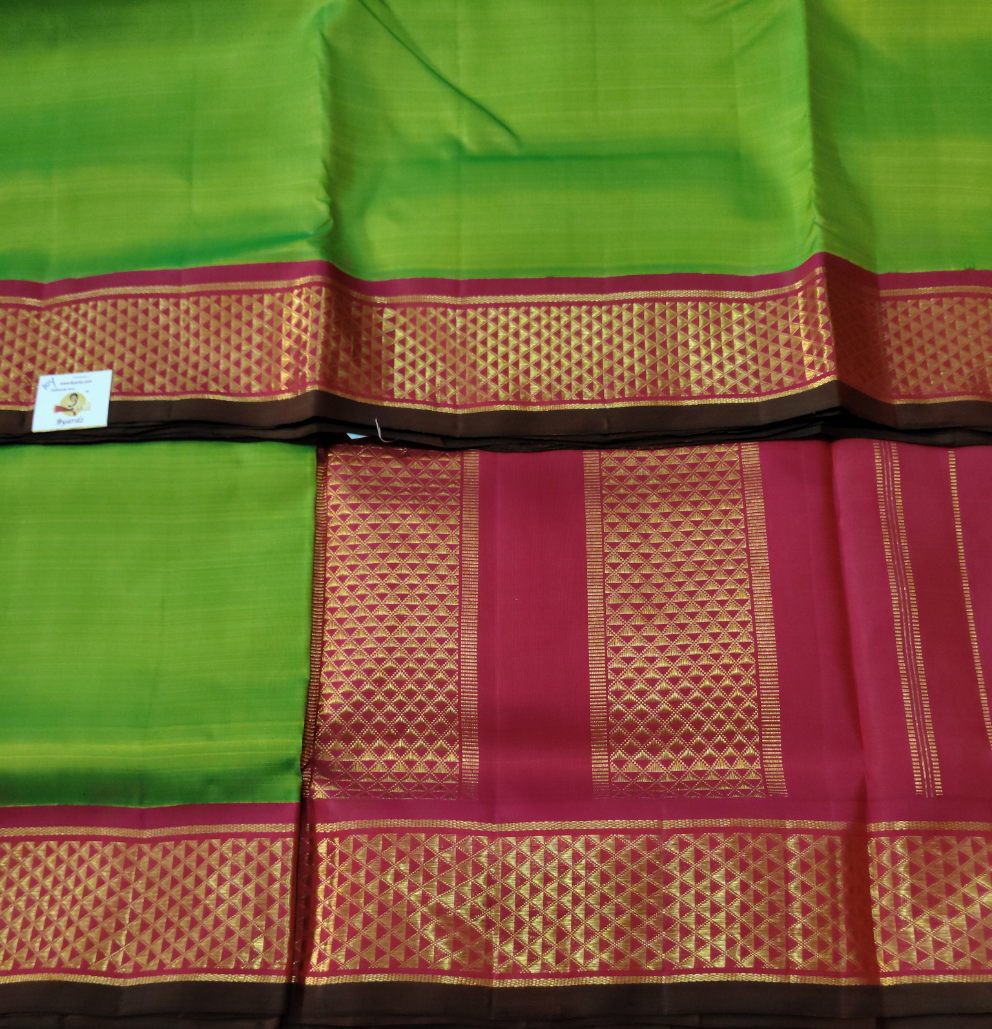 Pure Silk Kanchipuram Madisar – Green with Contrast Red Zari Border & Pallu 10yards