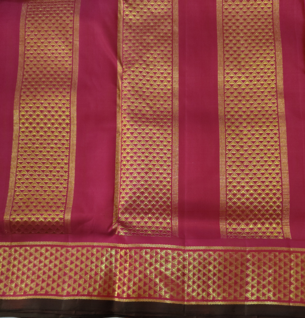 Pure Silk Kanchipuram Madisar – Green with Contrast Red Zari Border & Pallu 10yards
