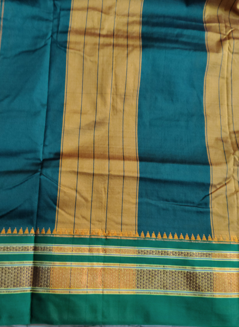 Ikkal sarees madisar 10yardz