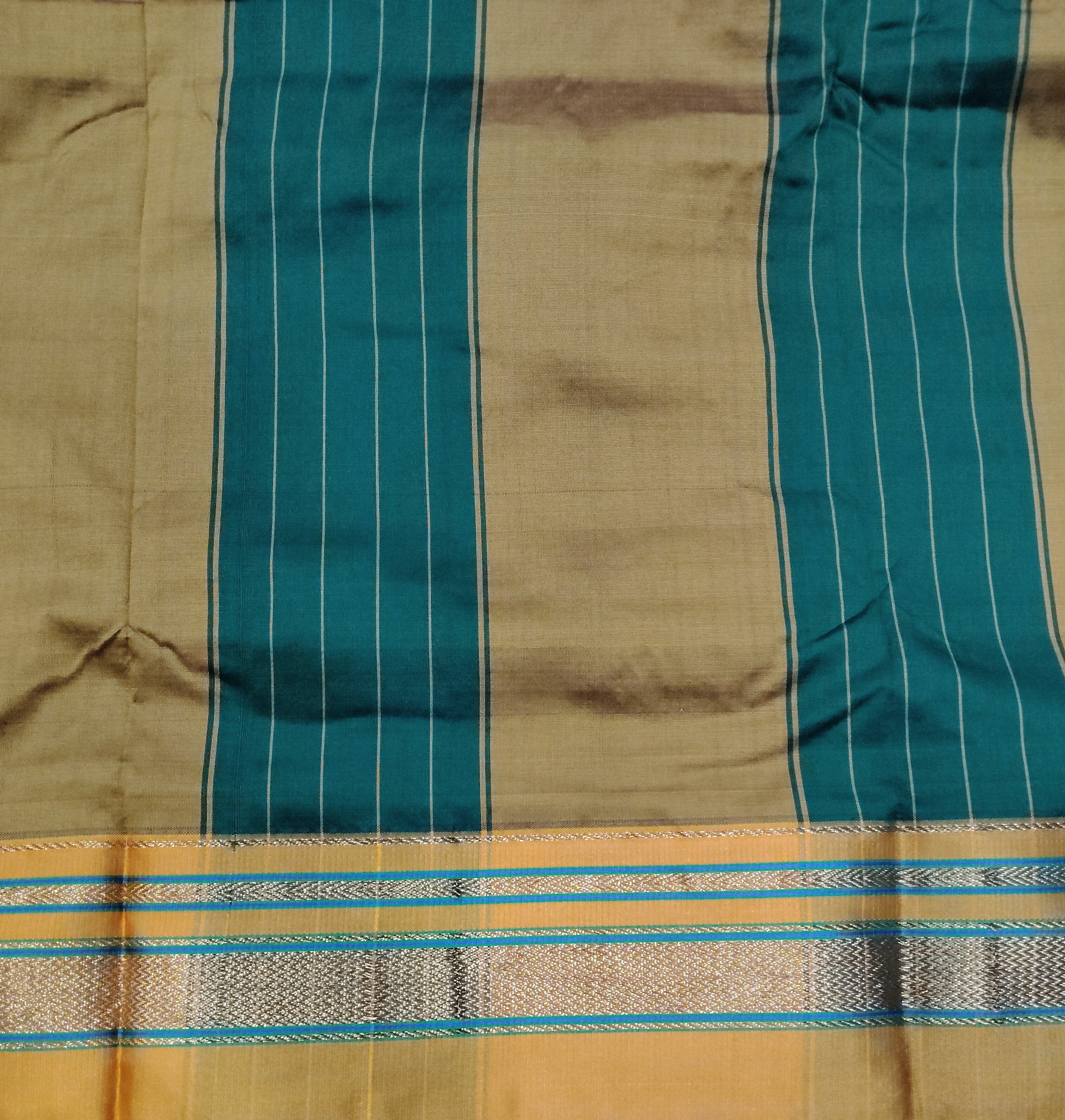 Ikkal sarees madisar 10yardz
