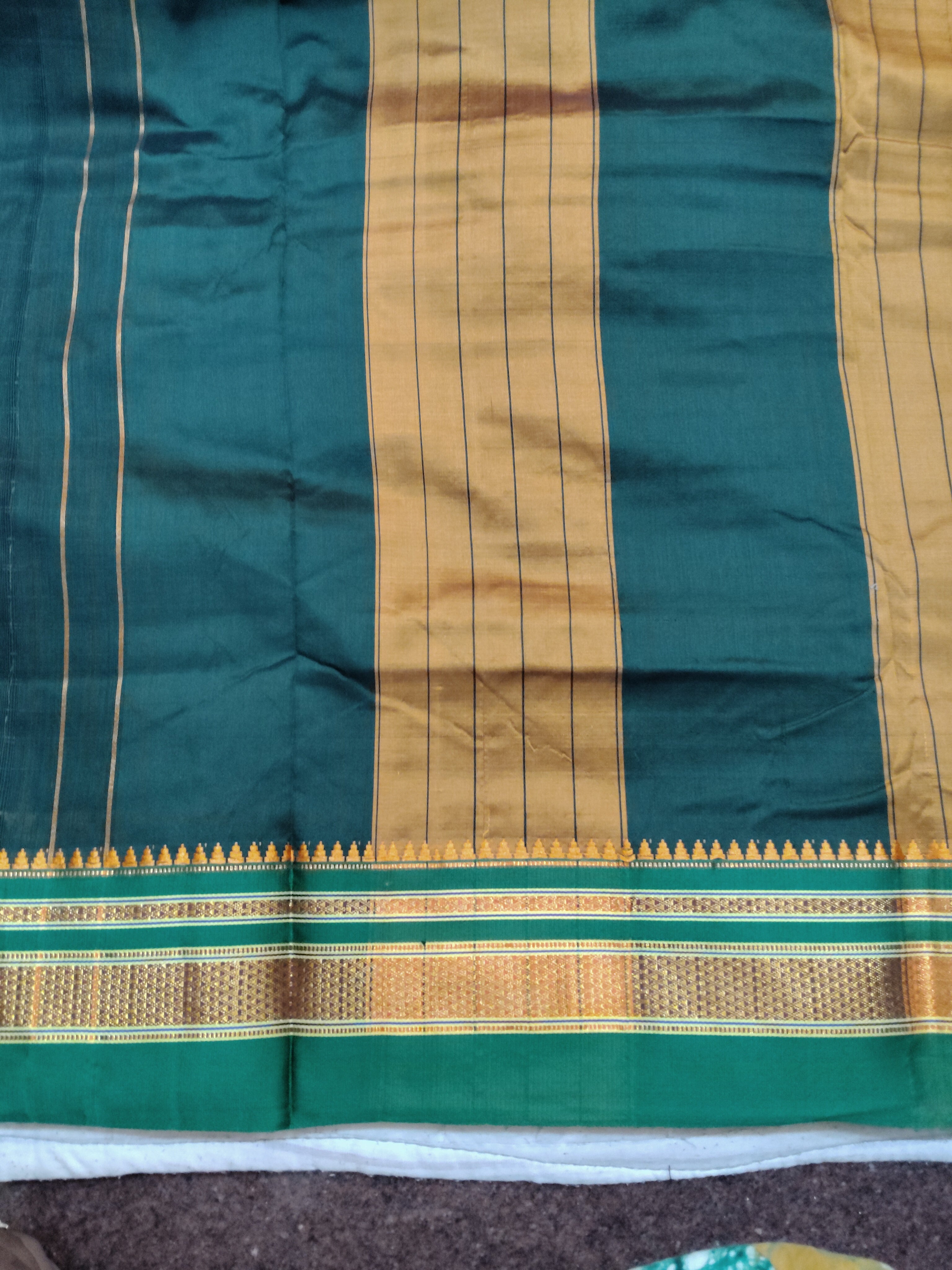 Ikkal sarees madisar 10yardz