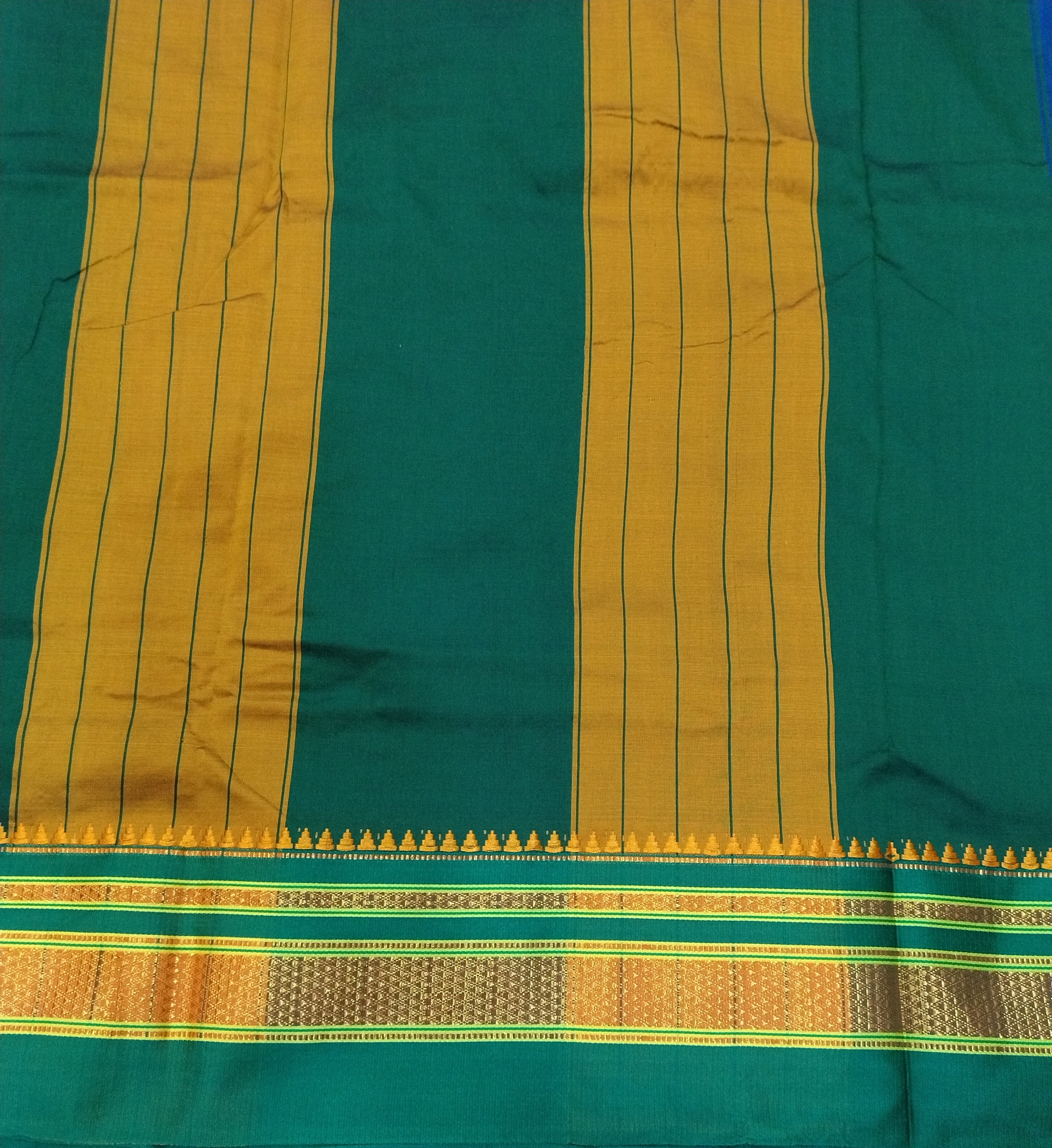 Ikkal sarees madisar 10yardz