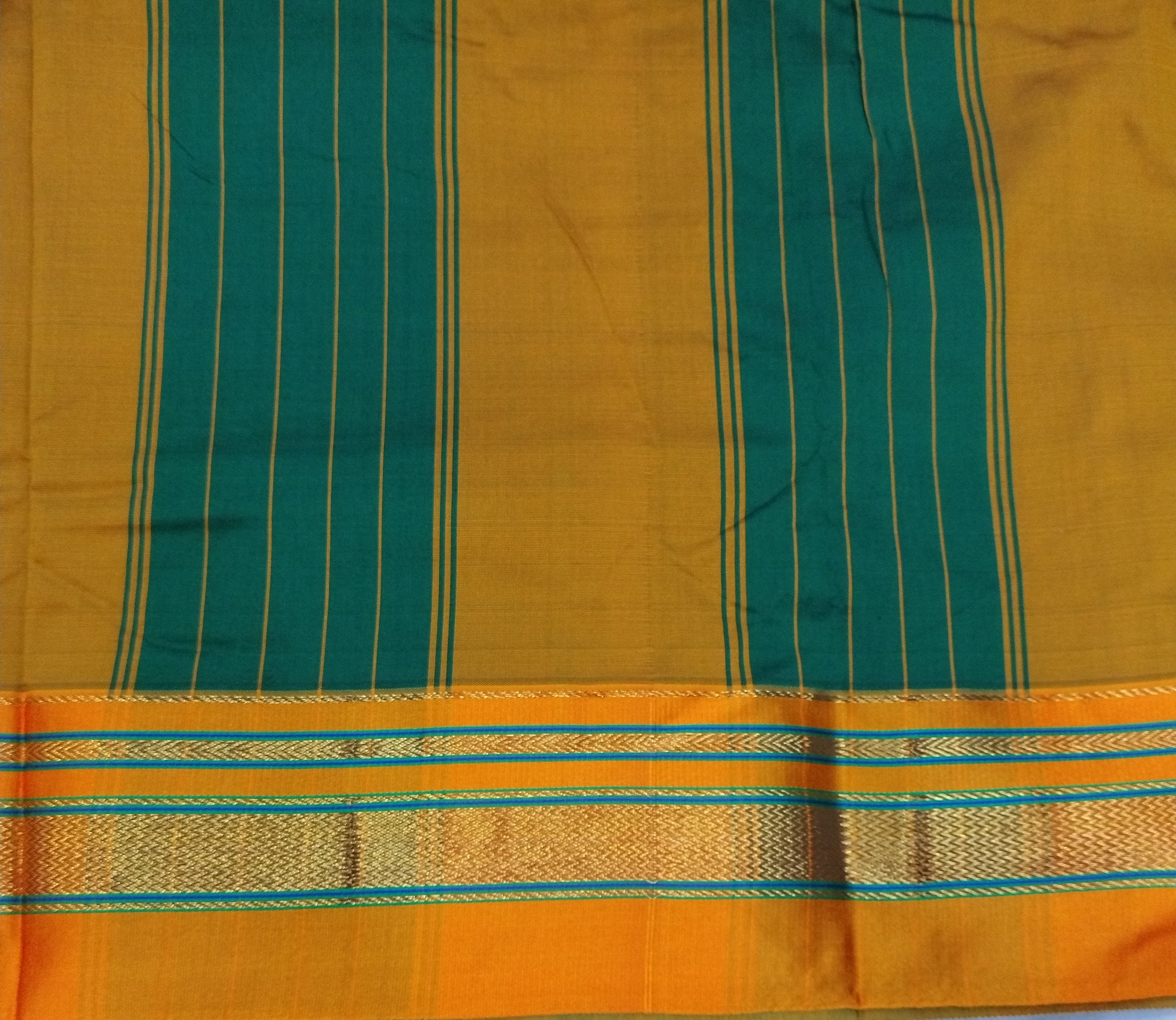 Ikkal sarees madisar 10yardz