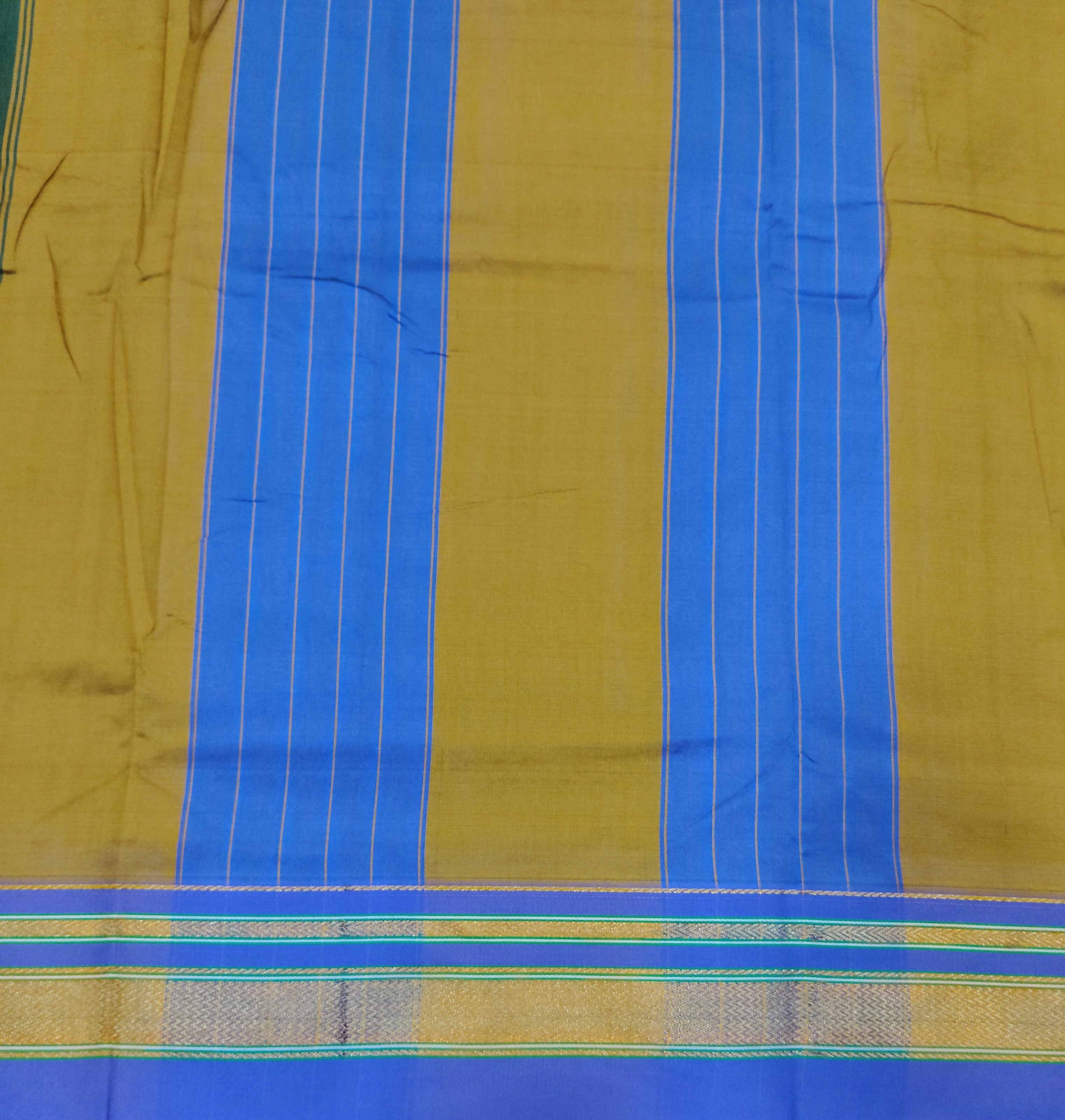 Ikkal sarees madisar 10yardz