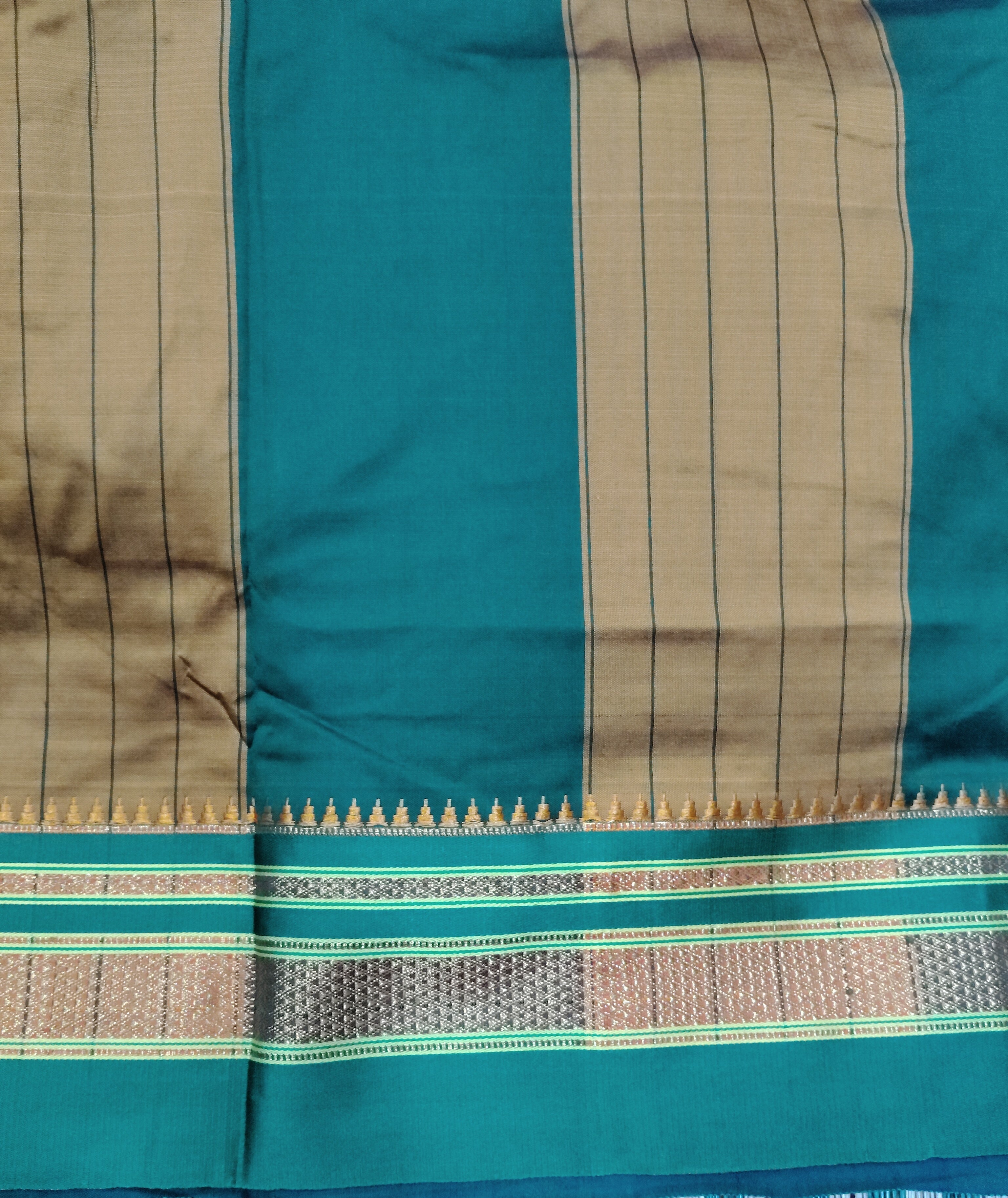 Ikkal sarees madisar 10yardz