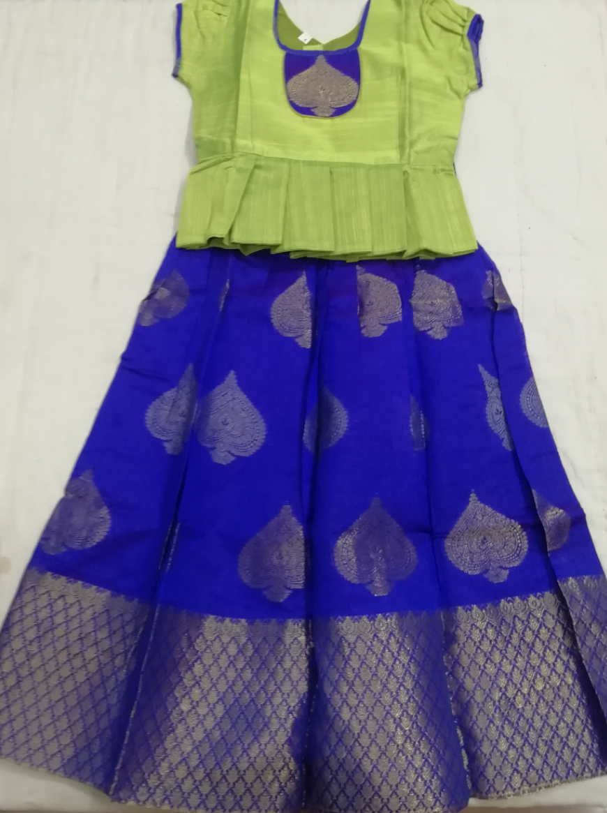 Embossed Paavadai
