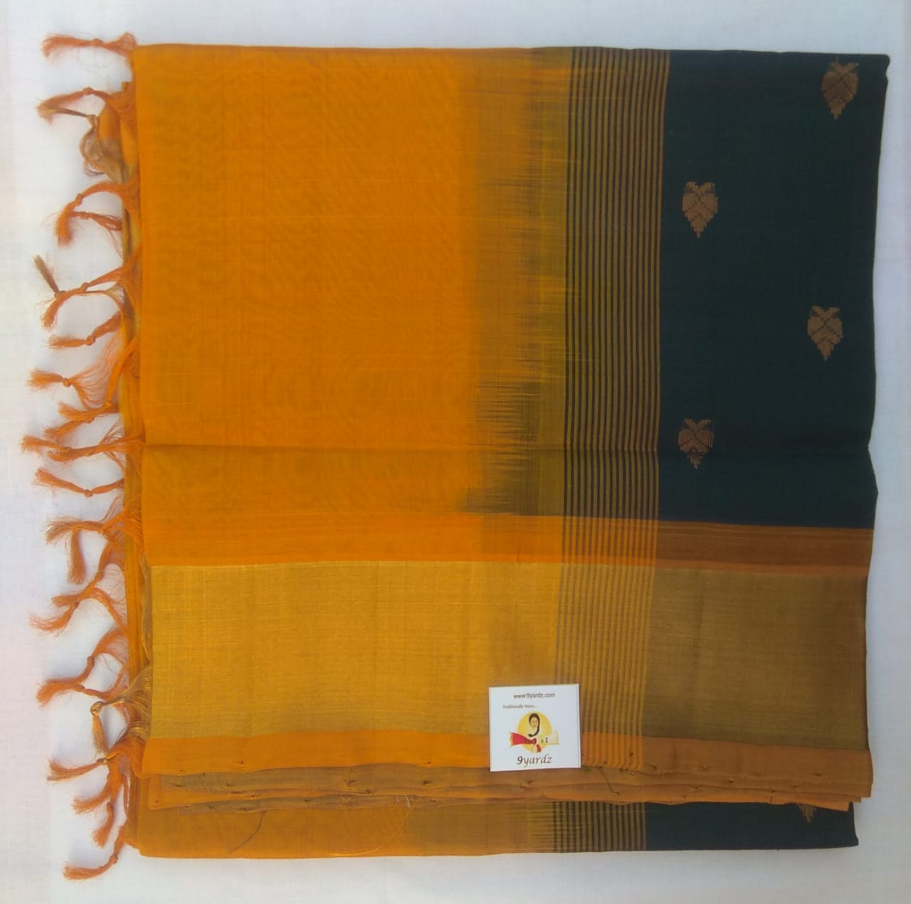 Butta in body with kadi jari border- Andhra Silk Cotton 6 yards
